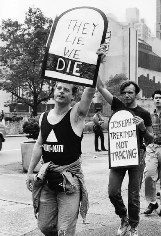 NEW YORK 1989 - CORTEO CONTRO LA DECISIONE DEL GOVERNO USA DI RENDERE PUBBLICI I NOMI DEI MALATI DI AIDS