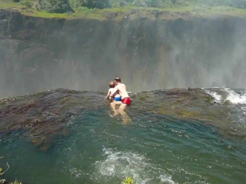 piscina del diavolo, cascate vittoria, zambia