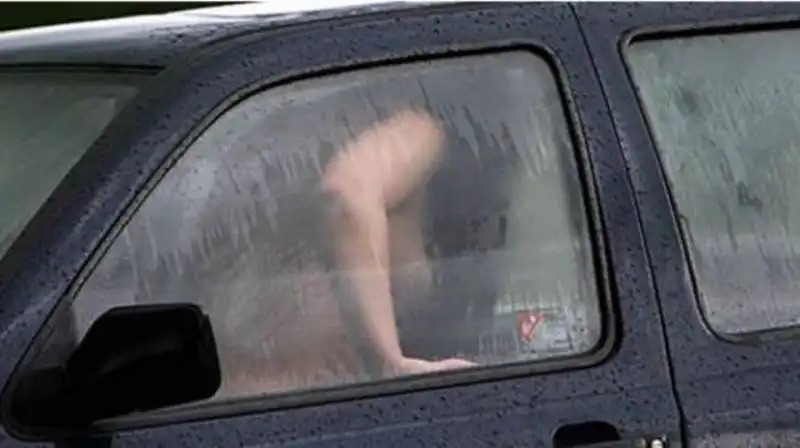 SESSO IN AUTO