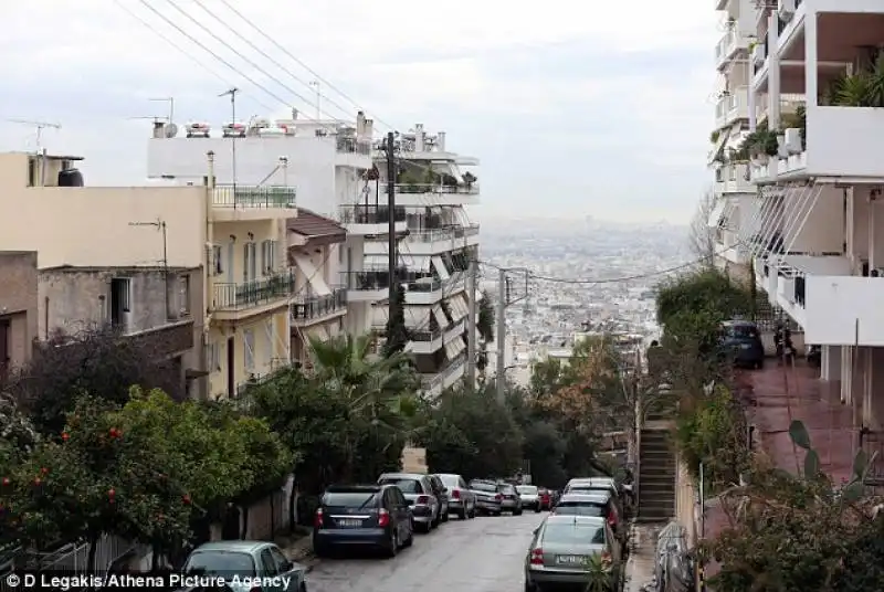 tsipras vive in un quartiere operaio di atene