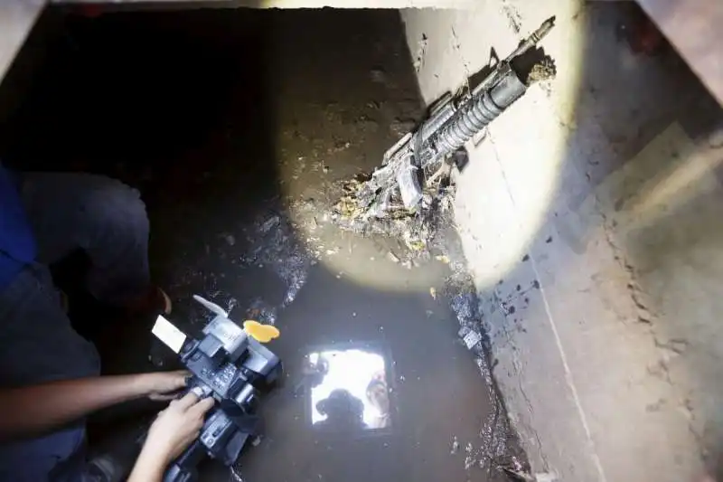 arma trovata nel tunnel di el chapo