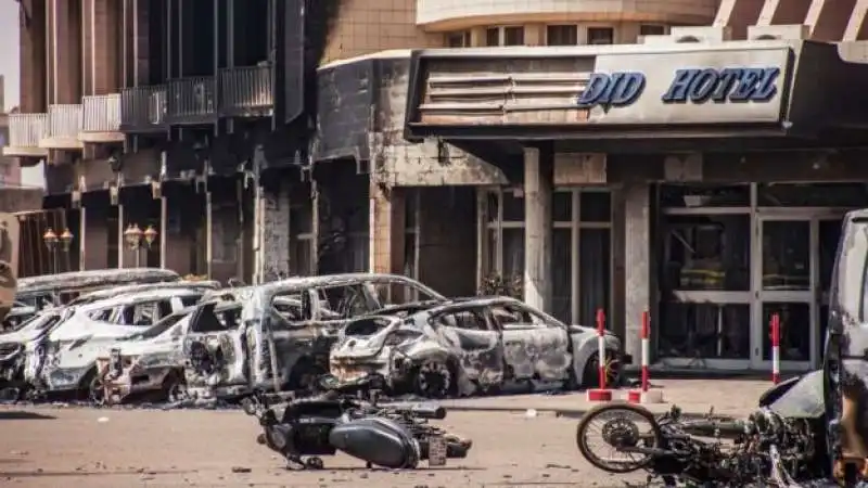 attentato allo splendid hotel ouagadougou burkina faso