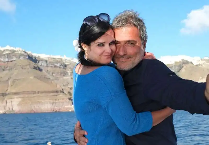 benita alexander  e paolo macchiarini a santorini