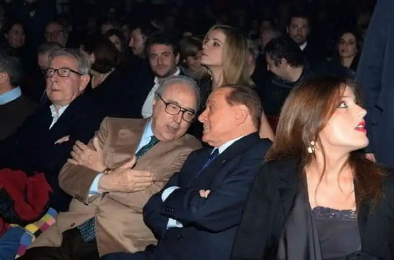 berlusconi al bagaglino con pingitore  11