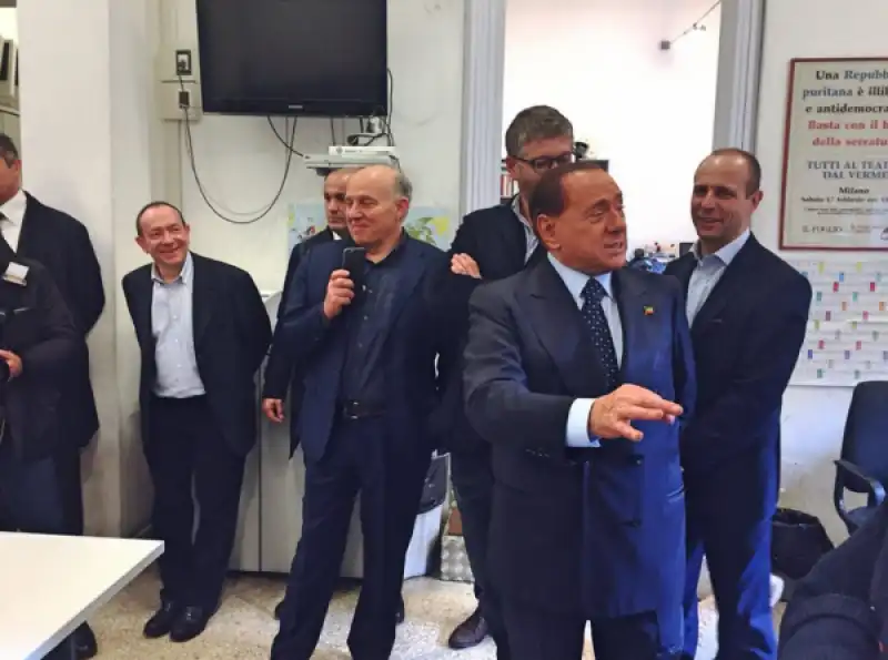 berlusconi   visita   la redazione del foglio con giuliano ferrara