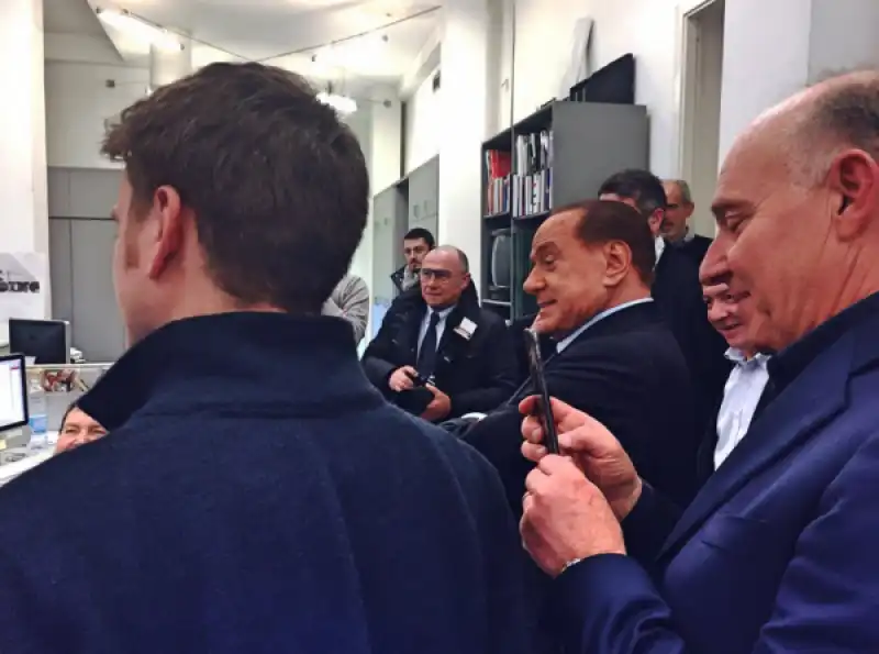 berlusconi  visita   la redazione del foglio con giuliano ferrara