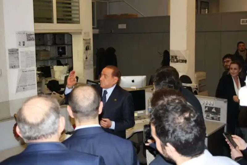 berlusconi  visita  la redazione del foglio con giuliano ferrara