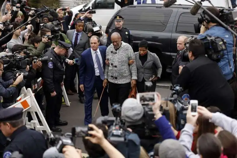 bill cosby icriminato per abusi sessuali