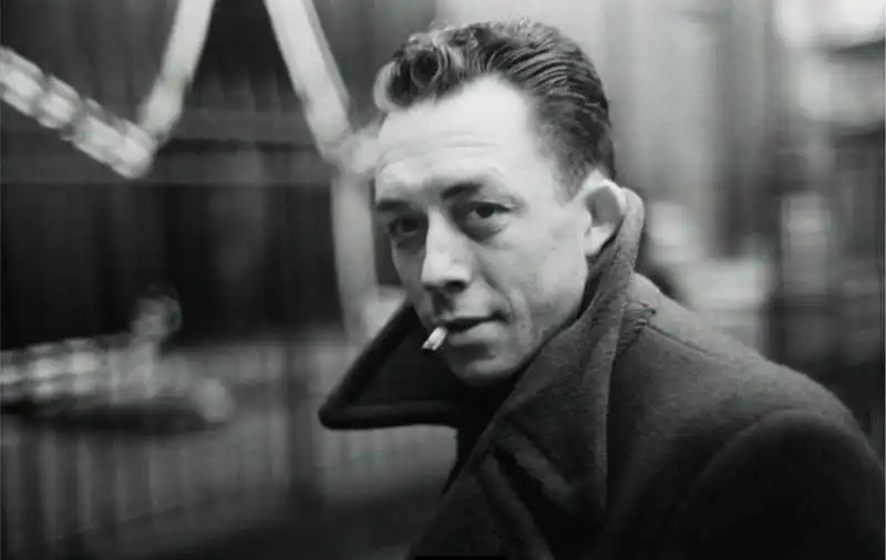 CAMUS SUICIDIO