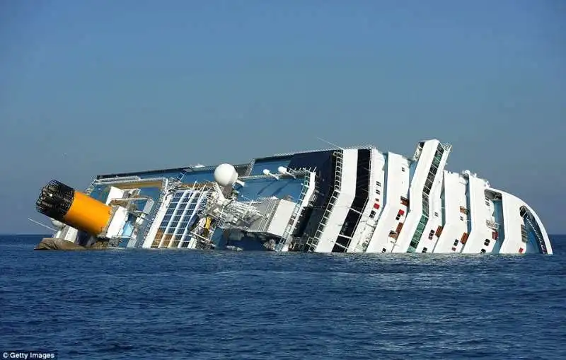 costa concordia naufragata al giglio foto di jonathan danko kielkowski