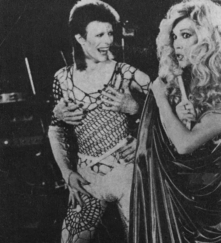 DAVID BOWIE E AMANDA LEAR