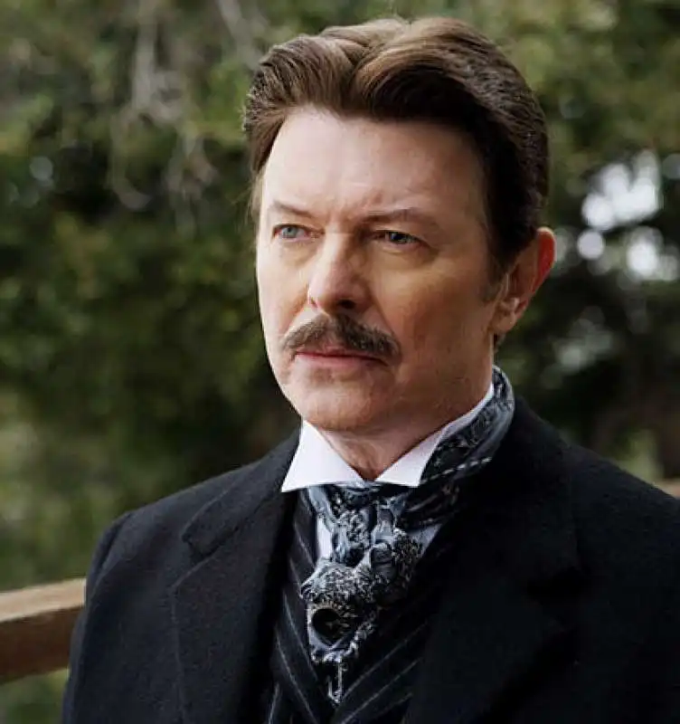 david bowie nei panni di nikola tesla in the prestige