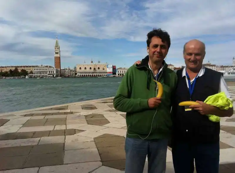 gennaro nunziante con banana