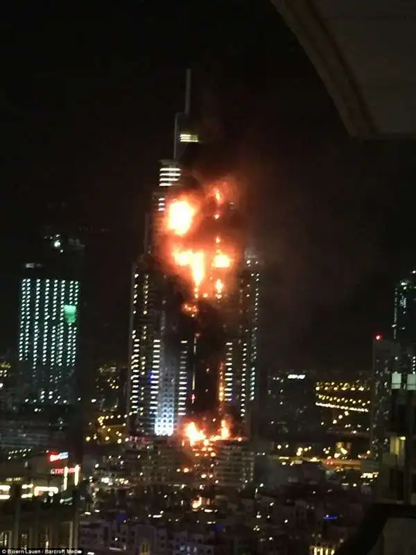 incendio in un hotel a Dubai