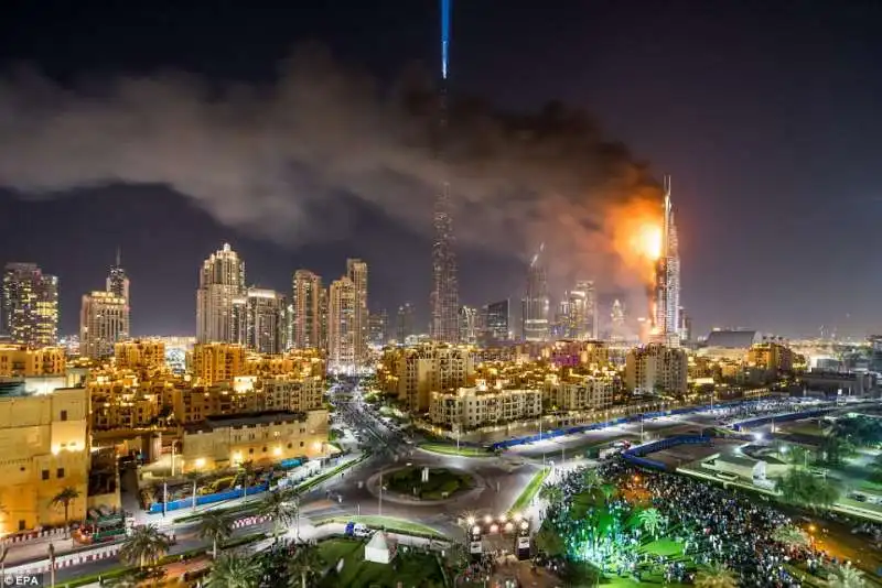 incendio in un hotel a Dubai