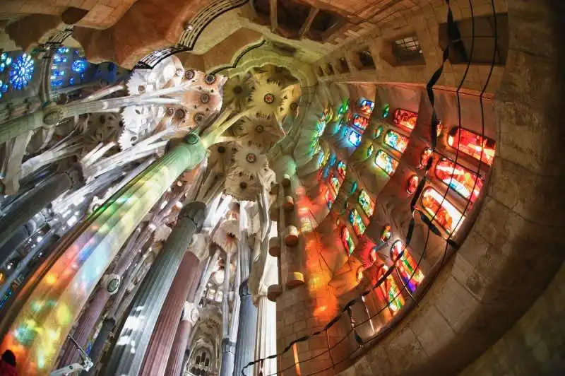 interni sagrada familia