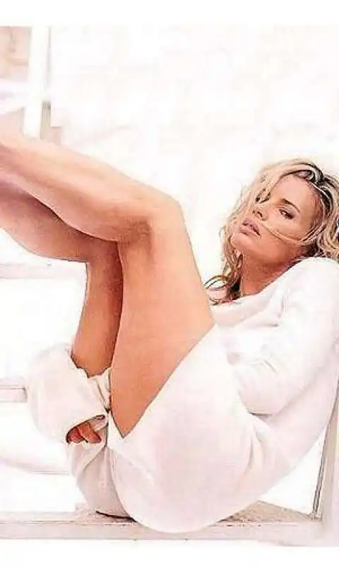 kim basinger sexy