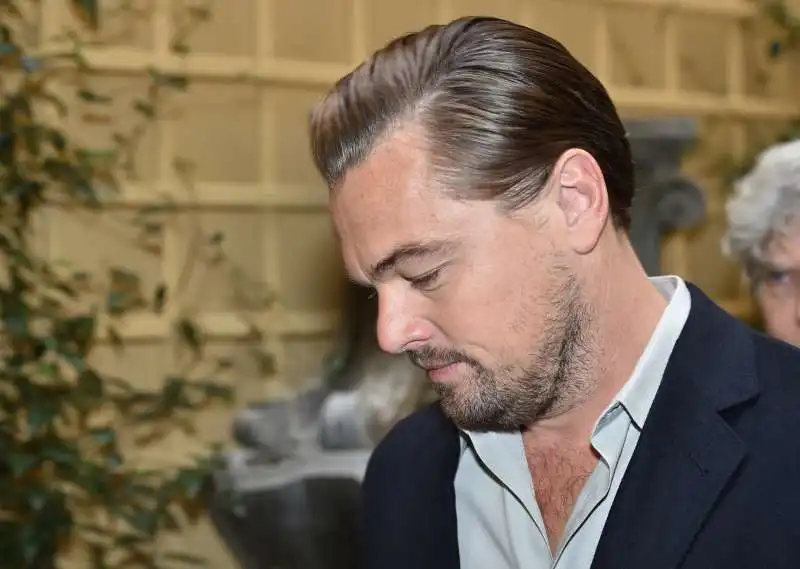 leonardo di caprio lascia il photo call