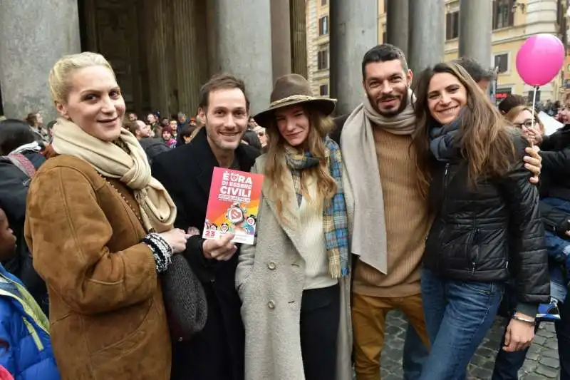 lucrezia valia con i suoi amici