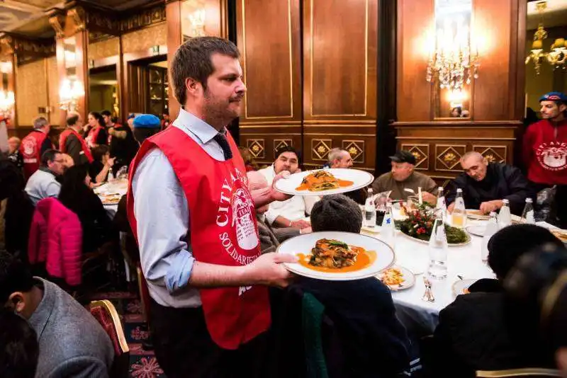 majorino al pranzo per i senzatetto organizzato dai city angels a milano