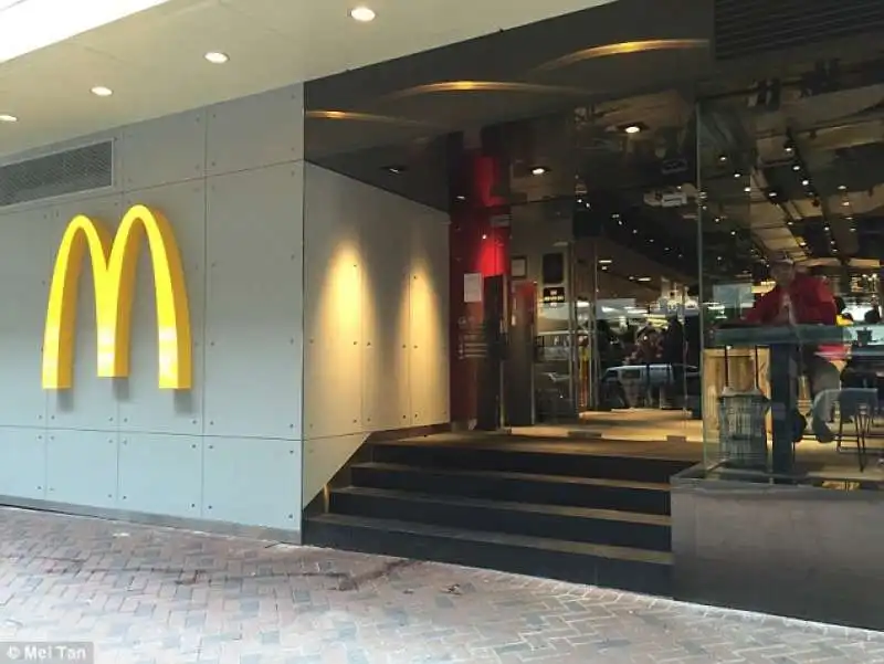 mcdonalds next a hong kong   10