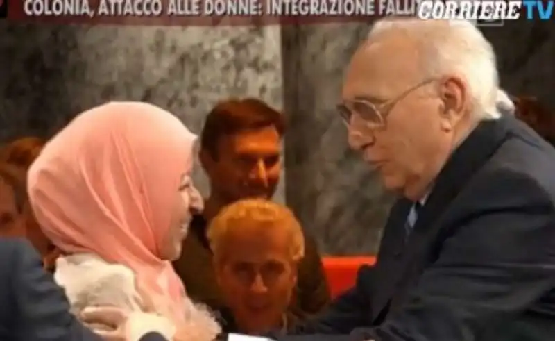 pippo baudo a ballaro prova a baciare una ragazza musulmana  