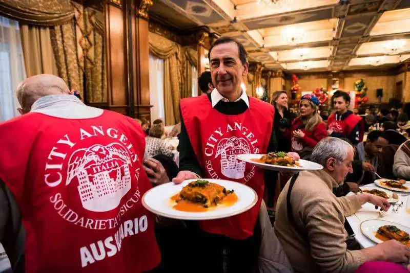 sala al pranzo per i senzatetto organizzato dai city angels a milano  3