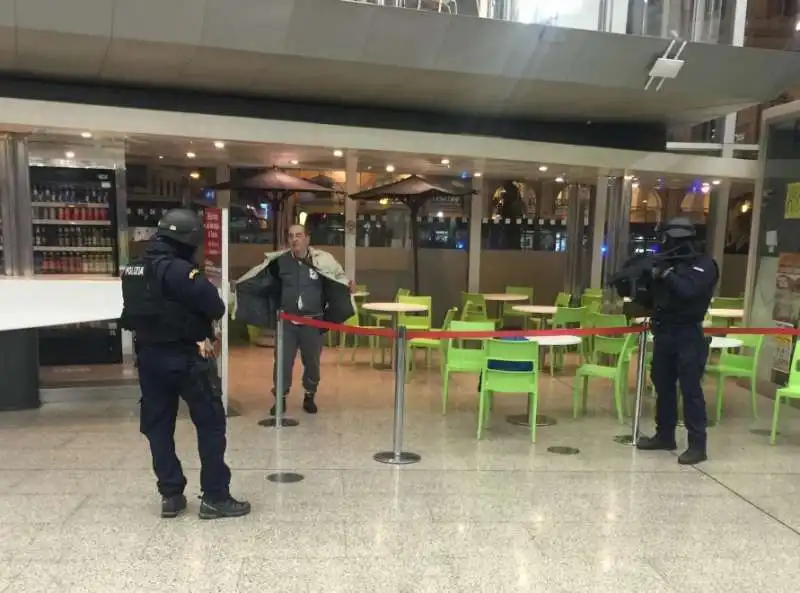 stazione termini evacuata 71