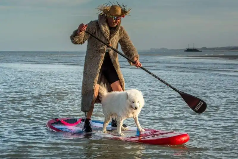 tradizionale tuffo in mare a dunkerque francia