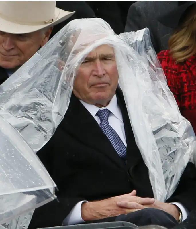 bush con poncho