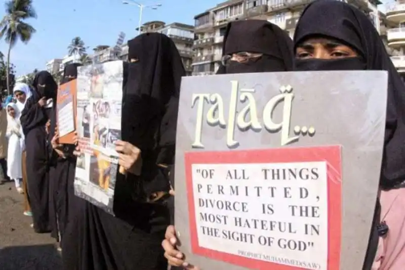 DONNE INDIANE CONTRO IL DIVORZIO TALAQ    