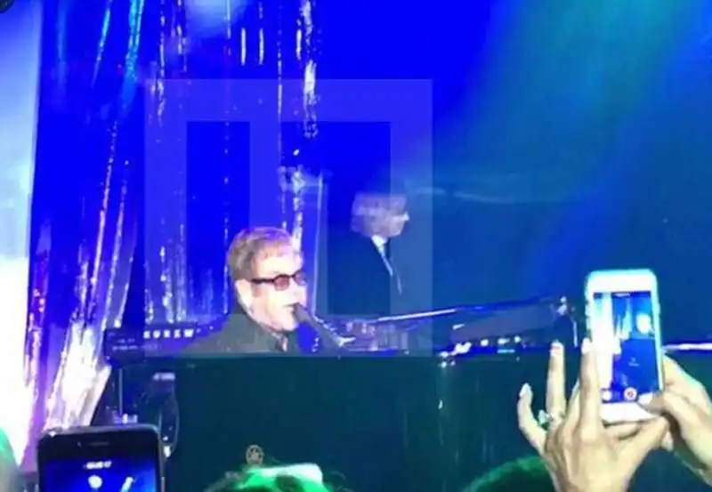 elton john alla festa dell oligarca russo