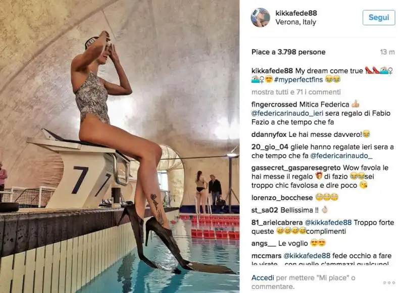 FEDERICA PELLEGRINI FETISH CON PINNE COL TACCO REGALATE DA FABIO FAZIO