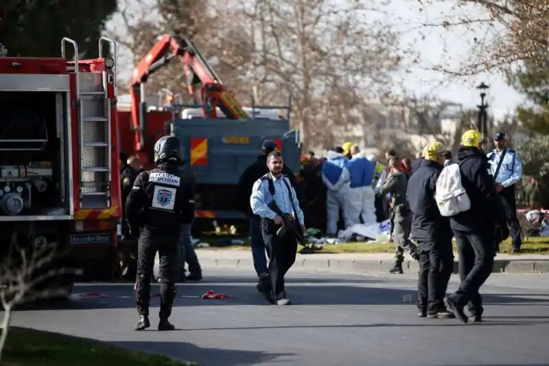 gerusalemme   camion lanciato contro i soldati 4