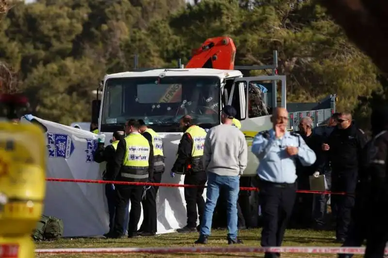 gerusalemme   camion lanciato contro i soldati 6