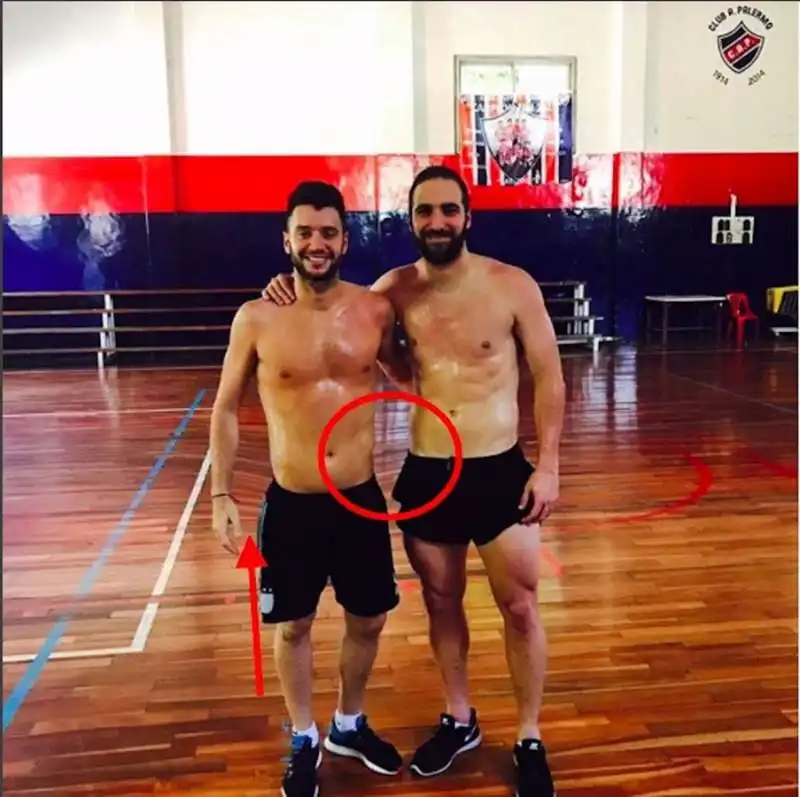 HIGUAIN E LA PANCIA PHOTOSHOPPATA 