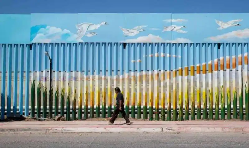 il muro diventa spiaggia