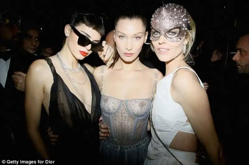 il trio di modelle da dior