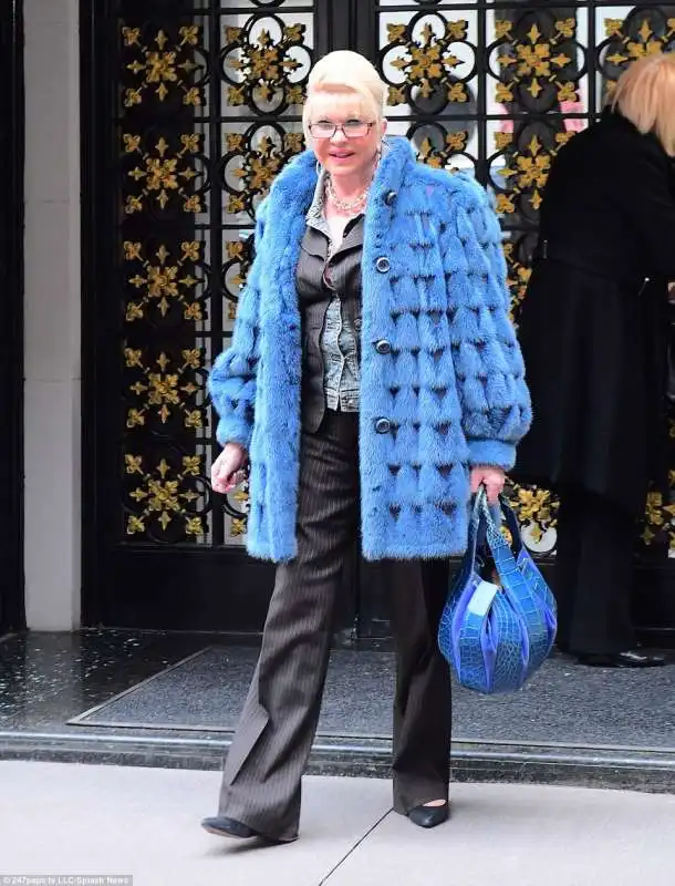 ivana trump in blu elettrico