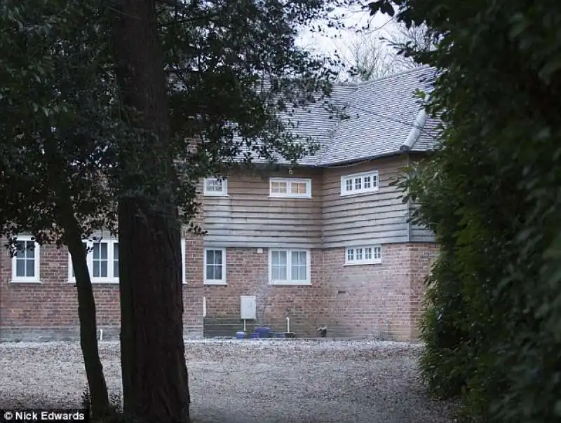 LA CASA DI CHRISTOPHER STEELE IN SURREY