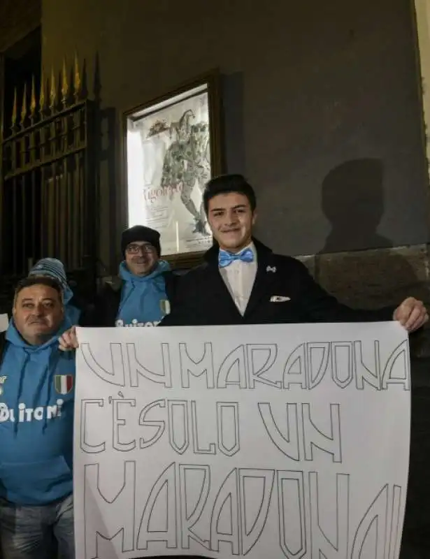 maradona al san carlo    10