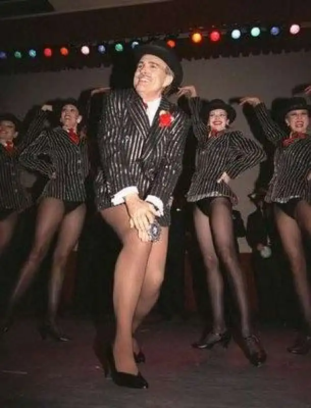 rudy giuliani  can can con le rockette