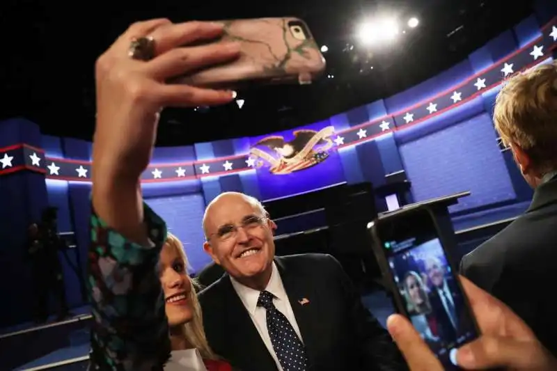 rudy giuliani selfie