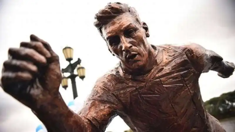 STATUA DI LEO MESSI A BUENOS AIRES