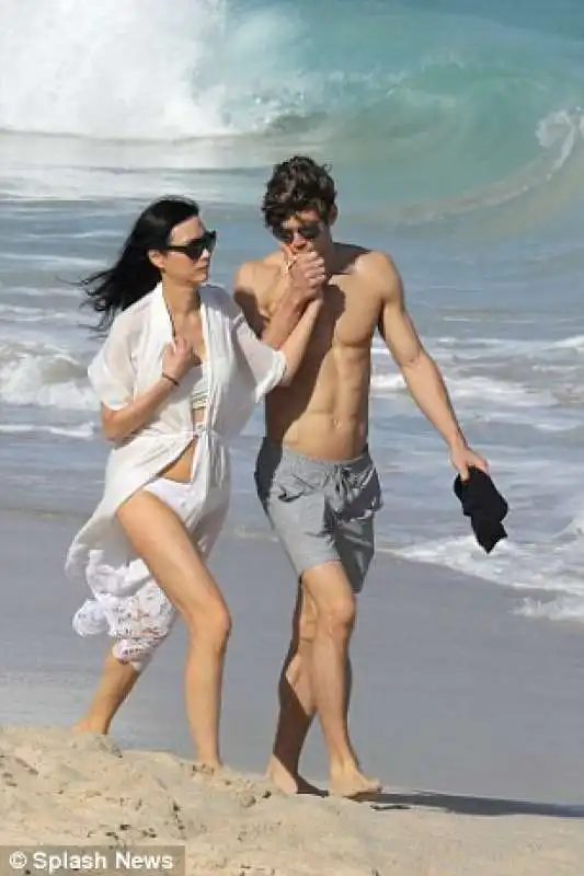 wendi deng 48 anni e bertold 21 