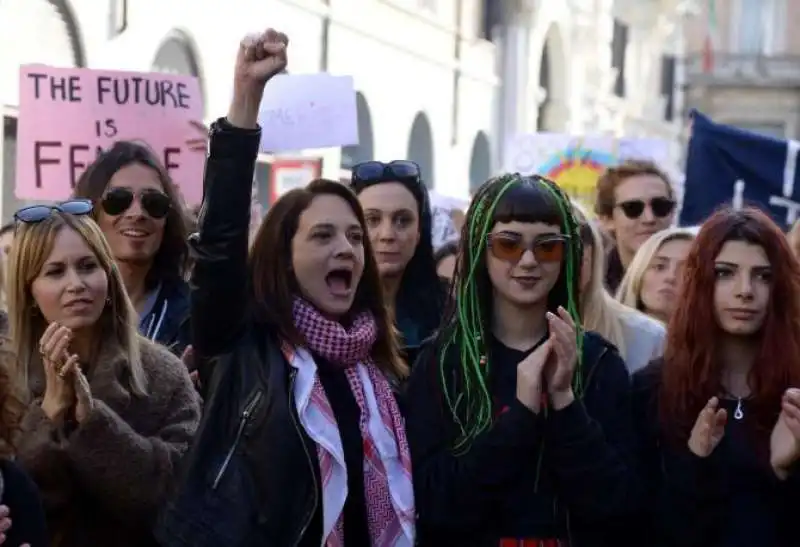 ASIA ARGENTO COMIZIO