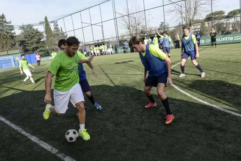 francesco totti gioca al circolo aniene