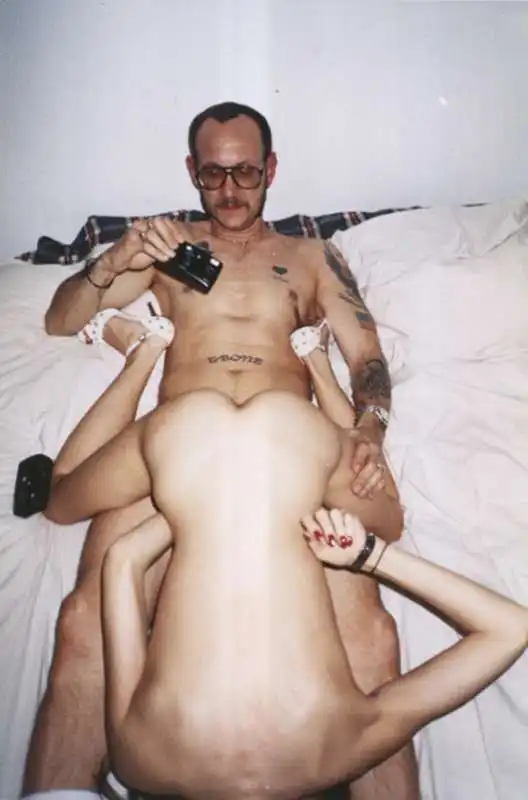 un tipico servizio fotografico di terry richardson  12