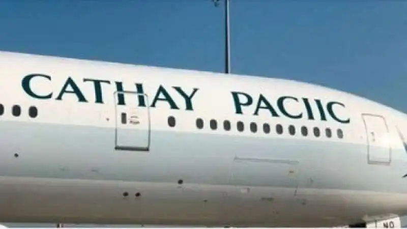 ERRORE DI ORTOGRAFIA SULL'AEREO CATHAY PACIFIC