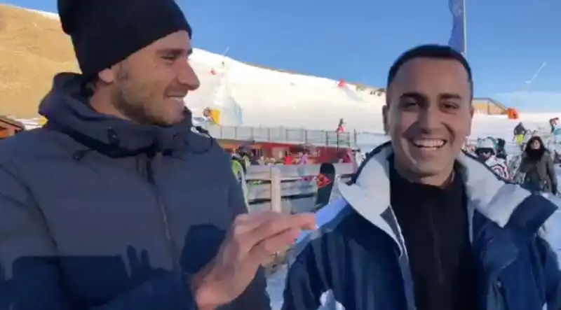 alessandro di battista e luigi di maio sulle piste di moena  2